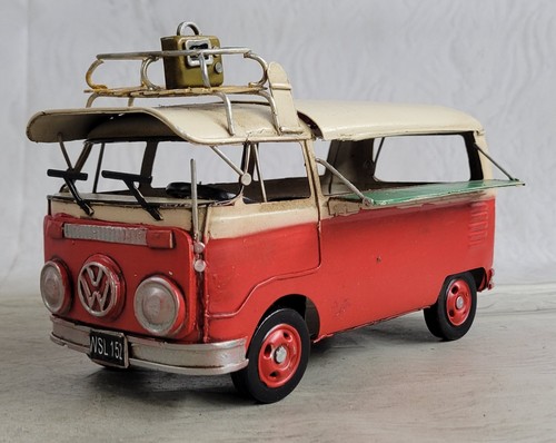 Scale model toy bus for